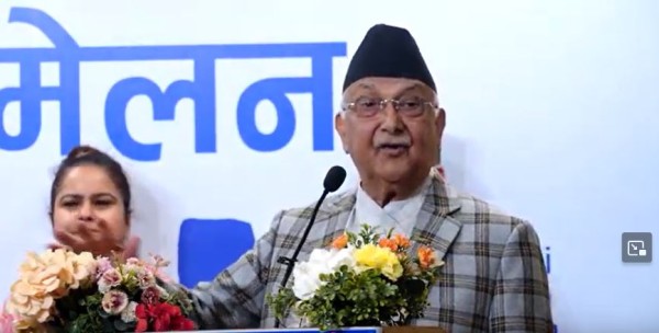 गगनलाई ओलीको प्रश्नः बेडरुमसम्मै बिचौलियाको पहुँच भनि ‘धतङ्गाएर' बोलेको कुरा प्रमाणित गर्न सक्छौँ?